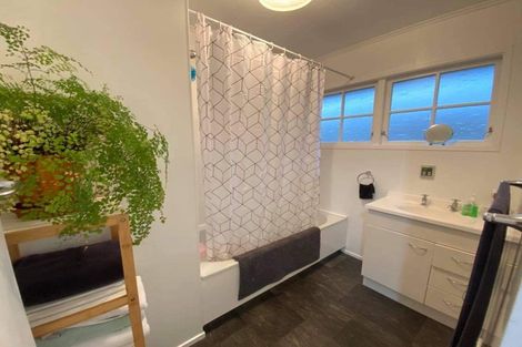 Photo of property in 16 Kamahi Avenue, Hawera, 4610