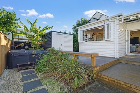 Photo of property in 11 Rutherford Road, Marewa, Napier, 4110