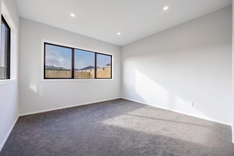 Photo of property in 15 Mcindoe Road, Kumeu, 0810