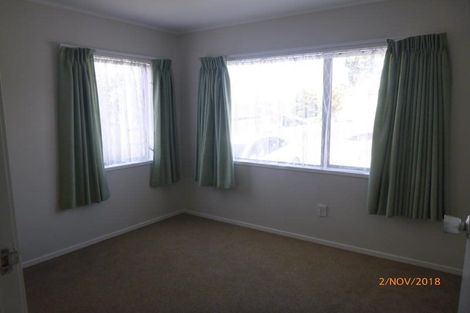 Photo of property in 2 Fitzherbert Avenue, West Harbour, Auckland, 0618