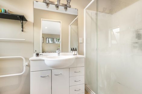 Photo of property in 37 Ironstone Place, Randwick Park, Auckland, 2105