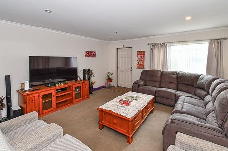 Photo of property in 2 Staten Place, Mangere, Auckland, 2022