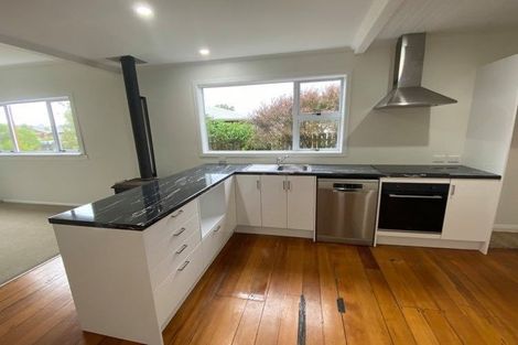 Photo of property in 98 Queens Road, Waikanae Beach, Waikanae, 5036