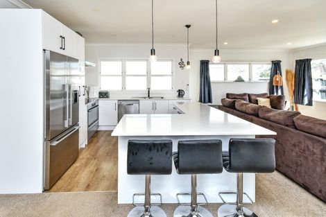 Photo of property in 15 Les Marston Place, Pukekohe, 2120