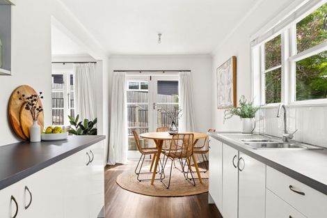 Photo of property in 15 Keirunga Road, Havelock North, 4130