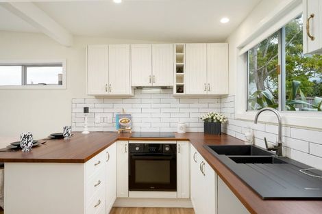 Photo of property in 3/176 Henderson Valley Road, Henderson, Auckland, 0612