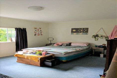 Photo of property in 1 Ravenwood Drive, Forrest Hill, Auckland, 0620