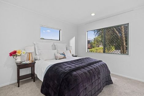 Photo of property in 2/18 Edgeworth Road, Glenfield, Auckland, 0629