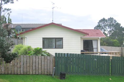 Photo of property in 37 Aldern Road, Massey, Auckland, 0614