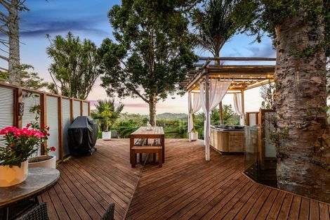 Photo of property in 56 Hollywood Avenue, Titirangi, Auckland, 0604