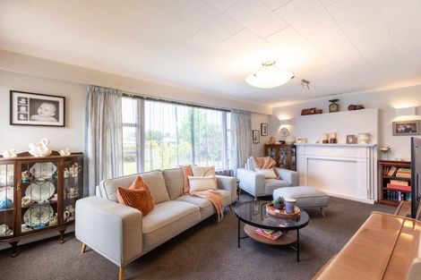 Photo of property in 77 Fergusson Street, Woodville, 4920