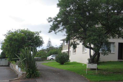 Photo of property in 4/81 West Coast Road, Glen Eden, Auckland, 0602