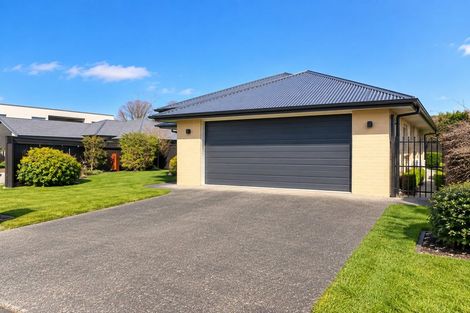 Photo of property in 2 Angus Place, Carterton, 5713