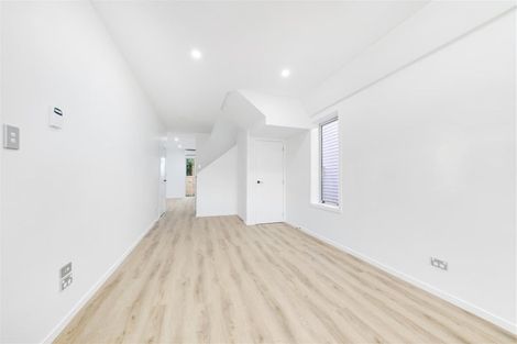 Photo of property in 25 Stitchbird Crescent, Papakura, 2110