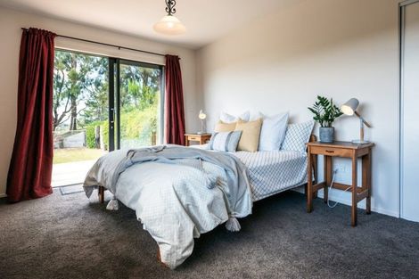 Photo of property in 62 Onetangi Road, Waiheke Island, 1971