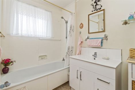 Photo of property in 6b De Bloge Place, Burwood, Christchurch, 8061