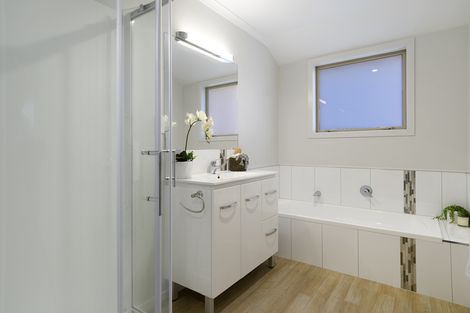 Photo of property in 18 Harding Drive, Papamoa Beach, Papamoa, 3118