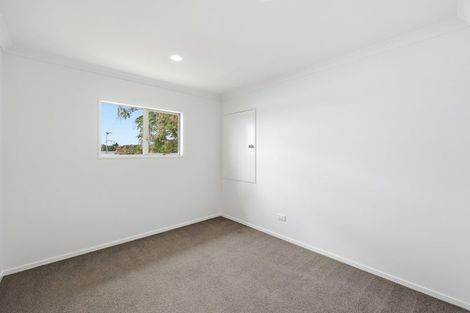 Photo of property in 17a Cherry Tree Place, Massey, Auckland, 0614