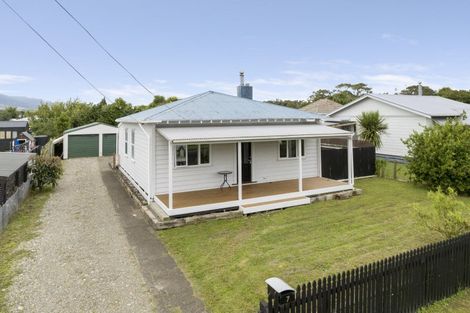 Photo of property in 7 Atkinson Street, Woodville, 4920