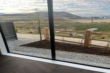 Photo of property in 2 Inder Street, Jacks Point, 9371