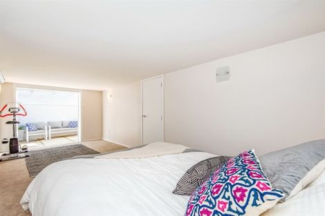 Photo of property in 2/52 Aberdeen Road, Campbells Bay, Auckland, 0620