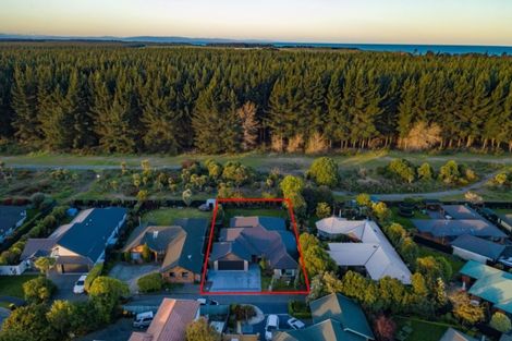 Photo of property in 16 Flaxgrove Place, Parklands, Christchurch, 8083