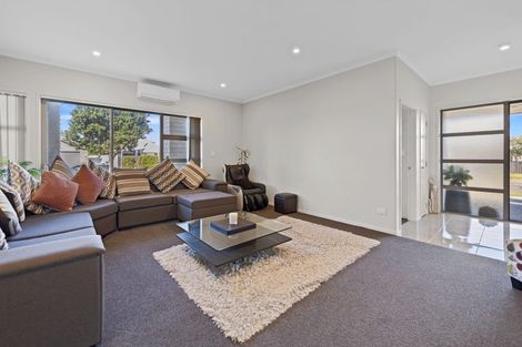 Photo of property in 32 Rainey Crescent, Papamoa Beach, Papamoa, 3118