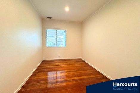 Photo of property in 86 Wiseley Road, West Harbour, Auckland, 0618
