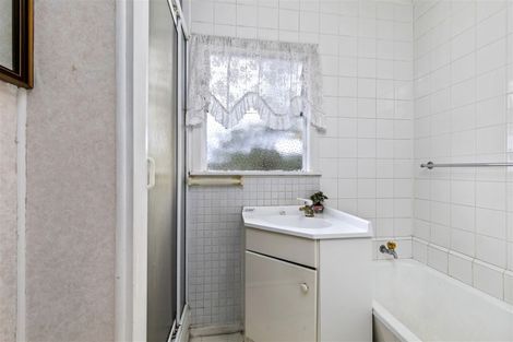 Photo of property in 1/30 Weldene Avenue, Glenfield, Auckland, 0629