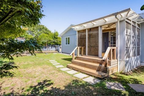 Photo of property in 37 Awanui Street, Merrilands, New Plymouth, 4312