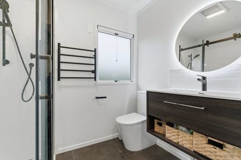 Photo of property in 17 Buisson Glade, West Harbour, Auckland, 0618