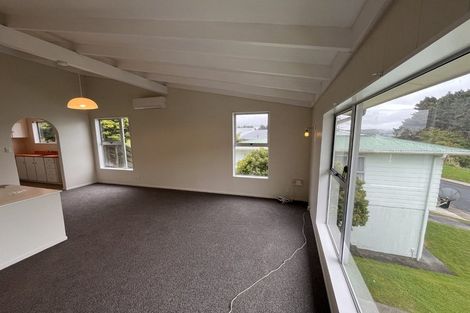 Photo of property in 34b Colchester Crescent, Newlands, Wellington, 6037