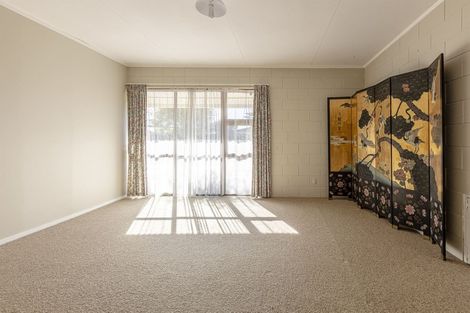 Photo of property in 16 Dunk Place, Milson, Palmerston North, 4414