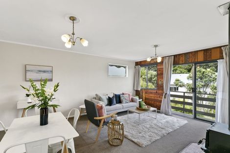 Photo of property in 29b Omega Street, Newlands, Wellington, 6037