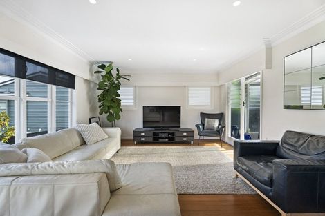 Photo of property in 55 Seaview Road, Castor Bay, Auckland, 0620