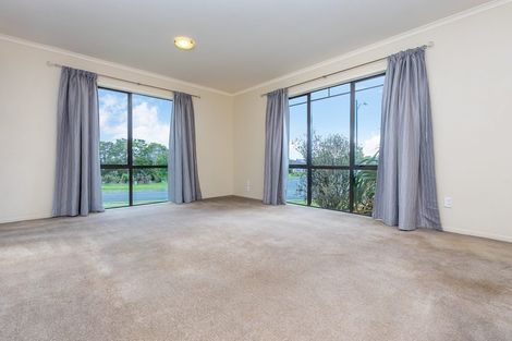 Photo of property in 2 Seamount Drive, Red Beach, 0932