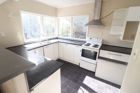 Photo of property in 4 Teviot Place, Totara Vale, Auckland, 0629