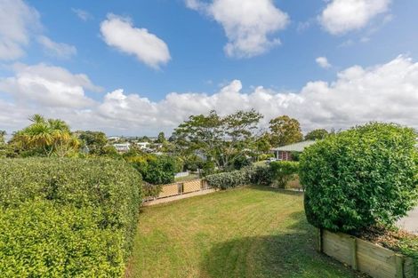 Photo of property in 28 Drome View Place, Beach Haven, Auckland, 0626