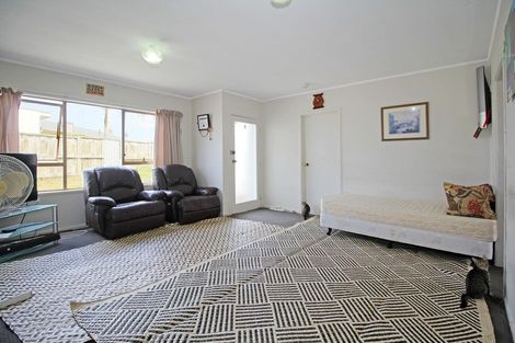 Photo of property in 1/8 Farnborough Crescent, Mangere, Auckland, 2022