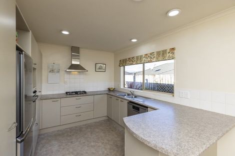 Photo of property in 40 Hadleigh Court, Paraparaumu, 5032