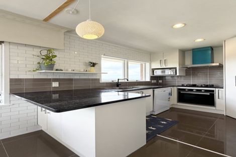 Photo of property in 1/240a East Coast Road, Forrest Hill, Auckland, 0620