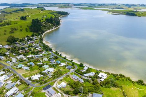 Photo of property in 9 Rigby Street, Whakapirau, 0583