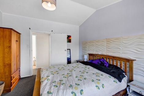 Photo of property in 10 Cook Street, Marfell, New Plymouth, 4310