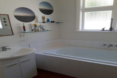 Photo of property in 73 Hungerford Road, Houghton Bay, Wellington, 6023