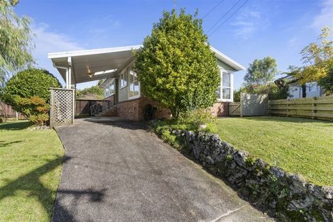 Photo of property in 4 Clendon Place, Manurewa, Auckland, 2102