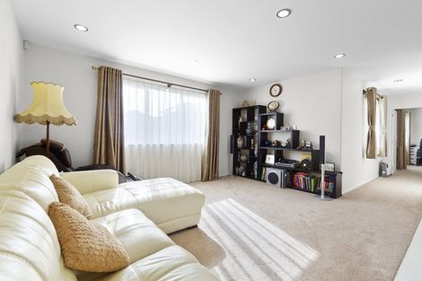 Photo of property in 21b Stamford Crescent, Flat Bush, Auckland, 2019