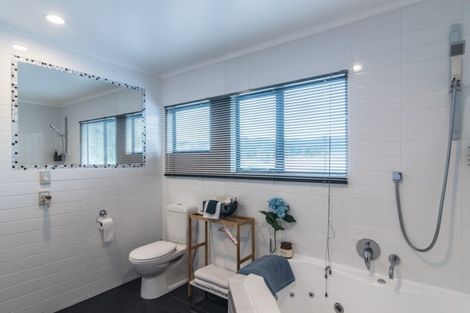 Photo of property in 18 Realm Drive, Paraparaumu, 5032