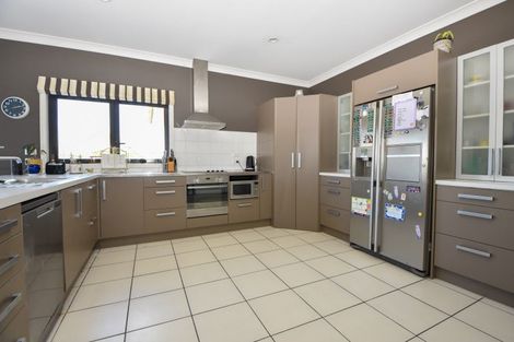 Photo of property in 18 Carrington Drive, Carterton, 5713
