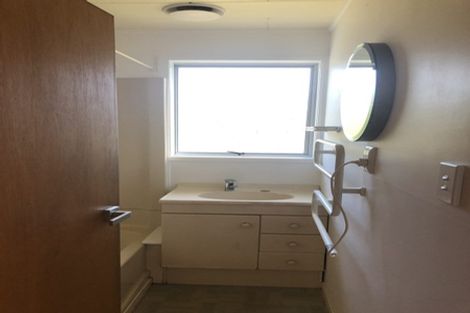 Photo of property in 16 Contessa Drive, Glenfield, Auckland, 0629