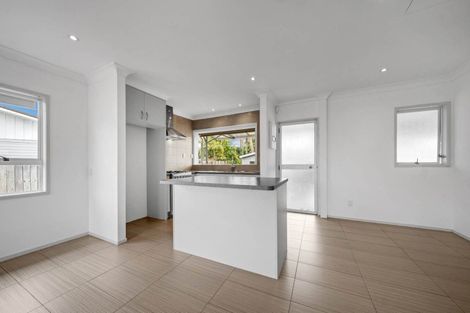 Photo of property in 54 Edgewater Drive, Pakuranga, Auckland, 2010